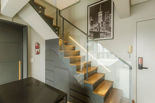 Venda de apartamento mobiliado, 2 quartos, closet e aceita pets. — Escada
