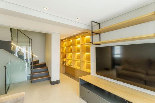 Venda de apartamento mobiliado, 2 quartos, closet e aceita pets. — Sala