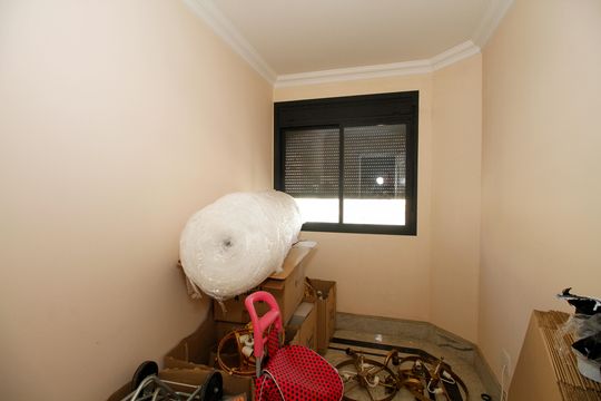 Comprar apartamento no Paraíso: 5 quartos, piscina e churrasqueira no condomínio. — Quarto de Serviço 1