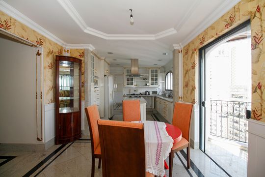 Comprar apartamento no Paraíso: 5 quartos, piscina e churrasqueira no condomínio. — Copa 1