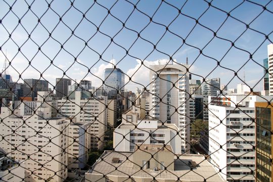 Comprar apartamento no Paraíso: 5 quartos, piscina e churrasqueira no condomínio. — Vista do Quarto 2
