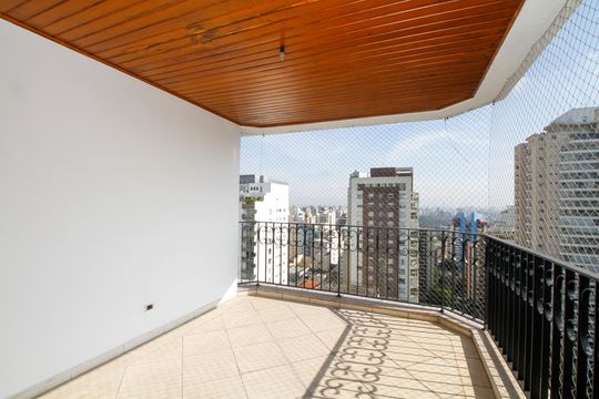 Comprar apartamento no Paraíso: 5 quartos, piscina e churrasqueira no condomínio. — Varanda e Vista da Sala de Estar
