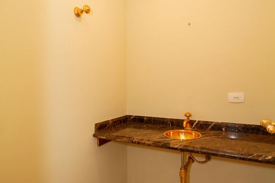 Comprar apartamento no Paraíso: 5 quartos, piscina e churrasqueira no condomínio. — Lavabo da Sala de Jantar