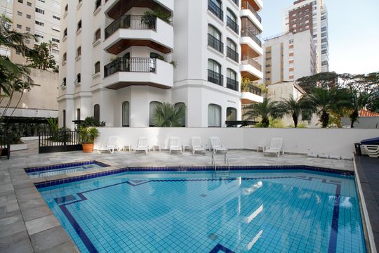 Comprar apartamento no Paraíso: 5 quartos, piscina e churrasqueira no condomínio. — Área Comum - Piscina