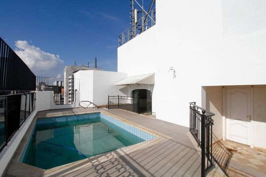 Comprar apartamento no Paraíso: 5 quartos, piscina e churrasqueira no condomínio. — Piscina (Cobertura)
