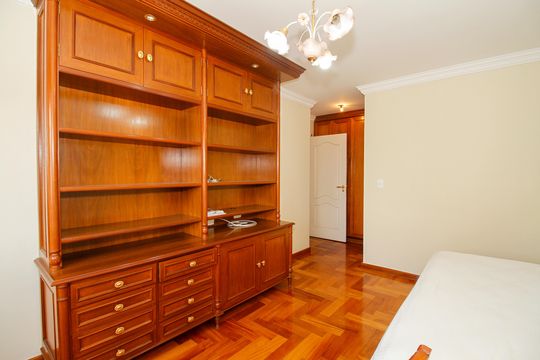 Comprar apartamento no Paraíso: 5 quartos, piscina e churrasqueira no condomínio. — Quarto 1
