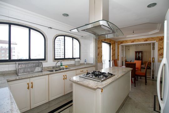 Comprar apartamento no Paraíso: 5 quartos, piscina e churrasqueira no condomínio. — Cozinha