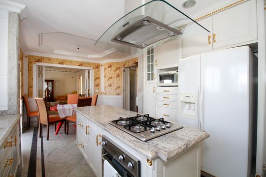 Comprar apartamento no Paraíso: 5 quartos, piscina e churrasqueira no condomínio. — Cozinha