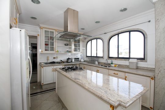 Comprar apartamento no Paraíso: 5 quartos, piscina e churrasqueira no condomínio. — Cozinha