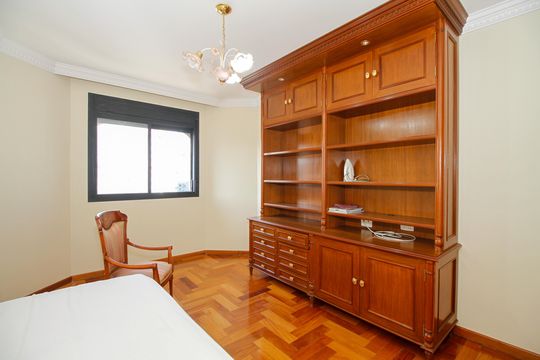 Comprar apartamento no Paraíso: 5 quartos, piscina e churrasqueira no condomínio. — Quarto 1