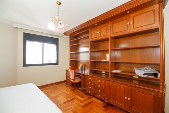 Comprar apartamento no Paraíso: 5 quartos, piscina e churrasqueira no condomínio. — Quarto 2