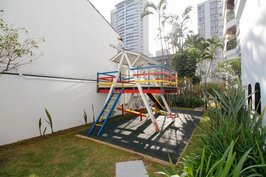 Comprar apartamento no Paraíso: 5 quartos, piscina e churrasqueira no condomínio. — Área Comum - Playground