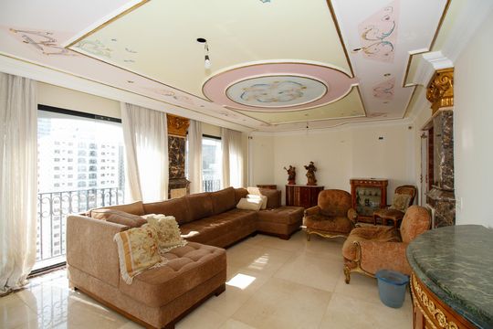 Comprar apartamento no Paraíso: 5 quartos, piscina e churrasqueira no condomínio. — Sala de Estar