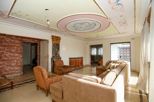 Comprar apartamento no Paraíso: 5 quartos, piscina e churrasqueira no condomínio. — Sala de Estar