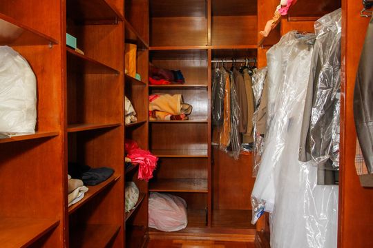 Comprar apartamento no Paraíso: 5 quartos, piscina e churrasqueira no condomínio. — Closet da Suíte 5