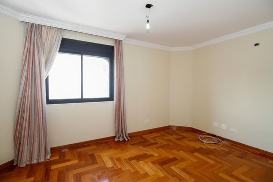 Comprar apartamento no Paraíso: 5 quartos, piscina e churrasqueira no condomínio. — Suíte 4