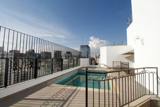 Comprar apartamento no Paraíso: 5 quartos, piscina e churrasqueira no condomínio. — Piscina (Cobertura)