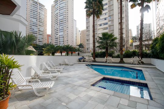 Comprar apartamento no Paraíso: 5 quartos, piscina e churrasqueira no condomínio. — Área Comum - Piscina