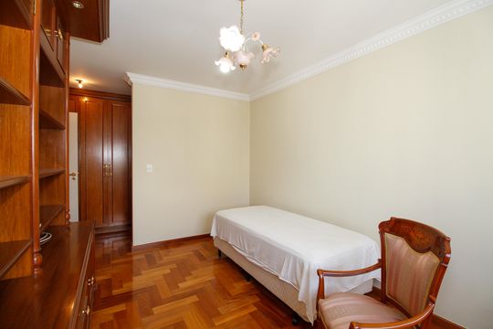 Comprar apartamento no Paraíso: 5 quartos, piscina e churrasqueira no condomínio. — Quarto 1