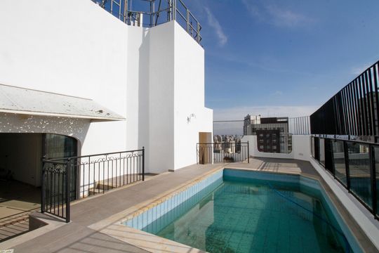 Comprar apartamento no Paraíso: 5 quartos, piscina e churrasqueira no condomínio. — Piscina (Cobertura)