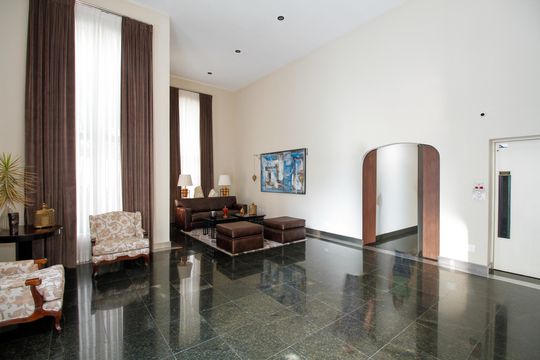 Comprar apartamento no Paraíso: 5 quartos, piscina e churrasqueira no condomínio. — Hall Social