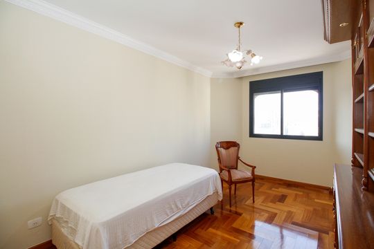Comprar apartamento no Paraíso: 5 quartos, piscina e churrasqueira no condomínio. — Quarto 1