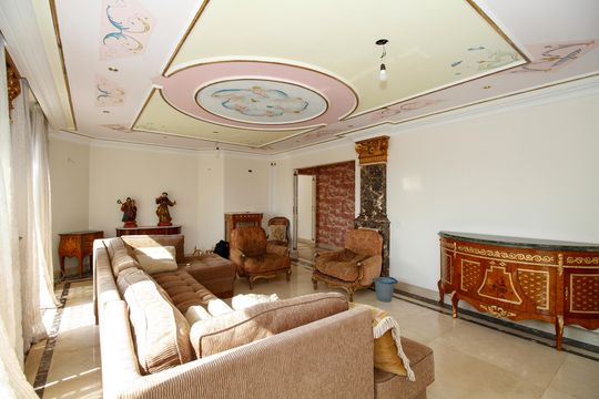 Comprar apartamento no Paraíso: 5 quartos, piscina e churrasqueira no condomínio. — Sala de Estar