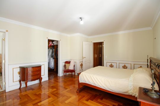 Comprar apartamento no Paraíso: 5 quartos, piscina e churrasqueira no condomínio. — Suíte 5