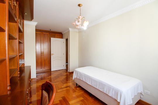 Comprar apartamento no Paraíso: 5 quartos, piscina e churrasqueira no condomínio. — Quarto 2