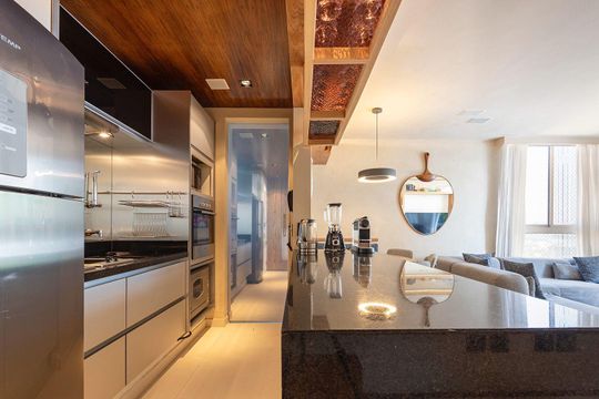 Venda de apartamento mobiliado na Vila Olímpia com 2 quartos e varanda gourmet. — Cozinha