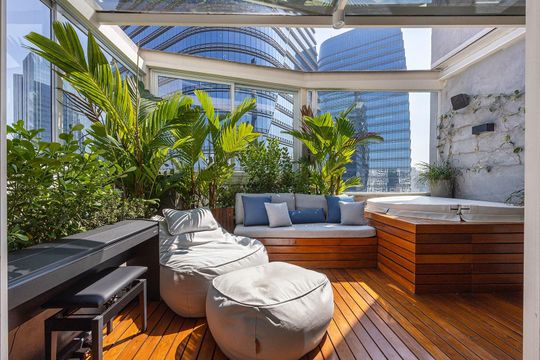 Venda de apartamento mobiliado na Vila Olímpia com 2 quartos e varanda gourmet. — Varanda gourmet