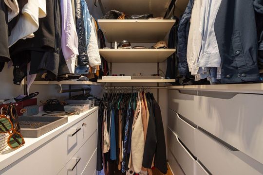 Venda de apartamento mobiliado na Vila Olímpia com 2 quartos e varanda gourmet. — Closet