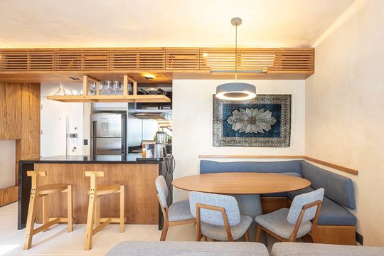 Venda de apartamento mobiliado na Vila Olímpia com 2 quartos e varanda gourmet. — Sala