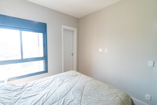 Apartamento mobiliado com 3 quartos, piscina, churrasqueira e varanda na Vila Clementino, para comprar. — Suite