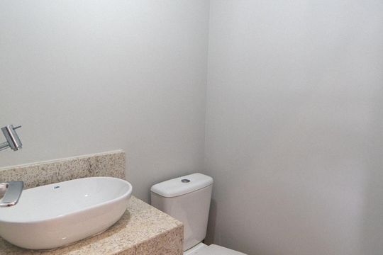 Apartamento mobiliado com 3 quartos, piscina, churrasqueira e varanda na Vila Clementino, para comprar. — Lavabo