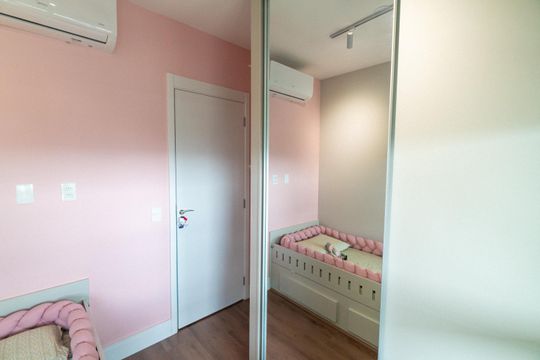 Apartamento mobiliado com 3 quartos, piscina, churrasqueira e varanda na Vila Clementino, para comprar. — Quarto 2