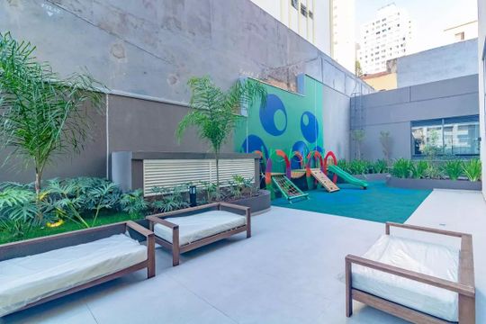 Apartamento mobiliado com 3 quartos, piscina, churrasqueira e varanda na Vila Clementino, para comprar. — Área comum - Playground