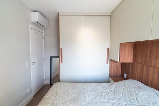 Apartamento mobiliado com 3 quartos, piscina, churrasqueira e varanda na Vila Clementino, para comprar. — Suite
