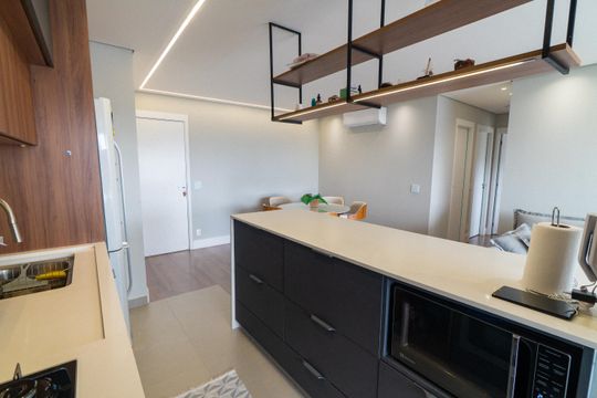 Apartamento mobiliado com 3 quartos, piscina, churrasqueira e varanda na Vila Clementino, para comprar. — Cozinha e Área de Serviço