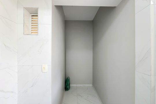 Casa em condomínio para comprar em Indianópolis com 3 suítes e varanda. — Área de Serviço