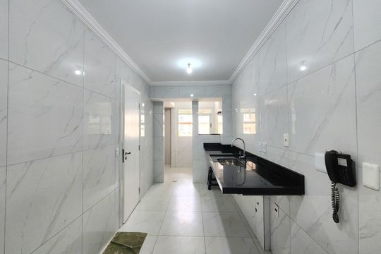 Casa em condomínio para comprar em Indianópolis com 3 suítes e varanda. — Cozinha