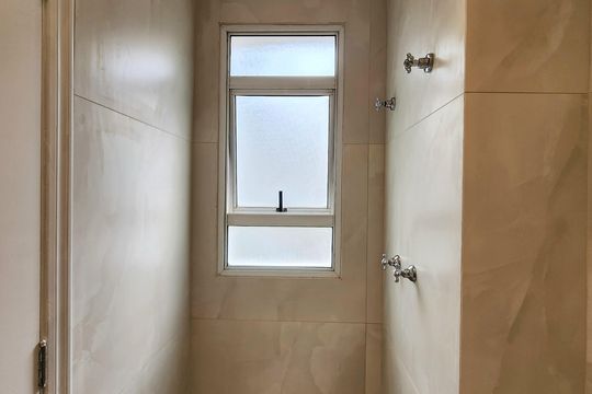 Casa em condomínio para comprar em Indianópolis com 3 suítes e varanda. — Banheiro da Suíte 1