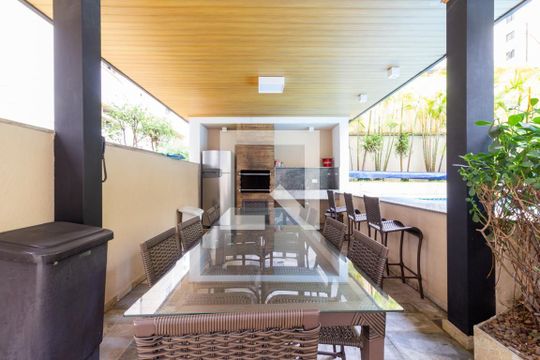 Casa em condomínio para comprar em Indianópolis com 3 suítes e varanda. — Área comum - Churrasqueira