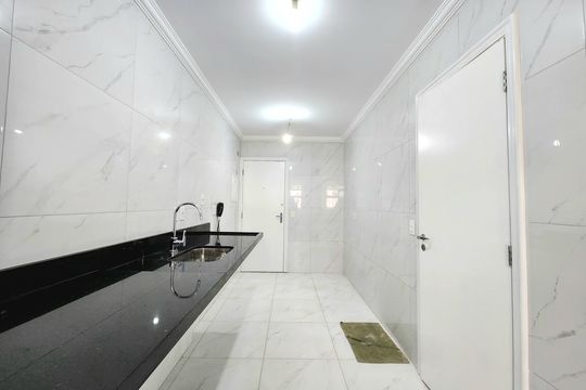 Casa em condomínio para comprar em Indianópolis com 3 suítes e varanda. — Cozinha