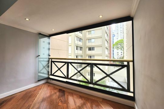 Casa em condomínio para comprar em Indianópolis com 3 suítes e varanda. — Varanda da Sala