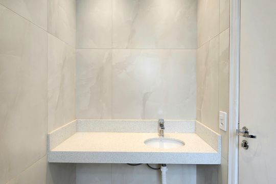 Casa em condomínio para comprar em Indianópolis com 3 suítes e varanda. — Banheiro da Suíte 1