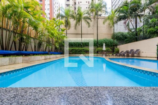 Casa em condomínio para comprar em Indianópolis com 3 suítes e varanda. — Área comum - Piscina