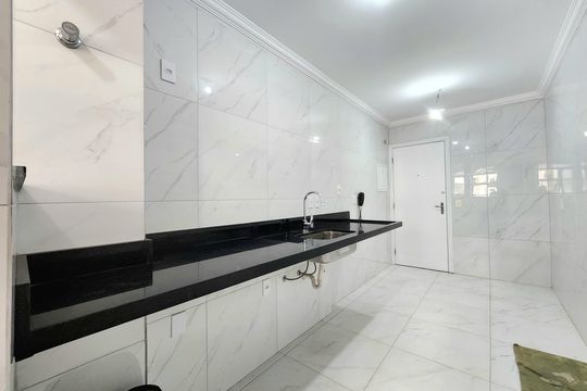 Casa em condomínio para comprar em Indianópolis com 3 suítes e varanda. — Cozinha
