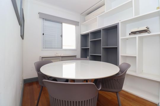 Comprar apartamento mobiliado de 2 quartos no Jardim Paulista com varanda e pets permitidos. — Sala de Jantar