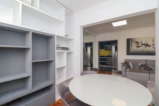 Comprar apartamento mobiliado de 2 quartos no Jardim Paulista com varanda e pets permitidos. — Sala de Jantar